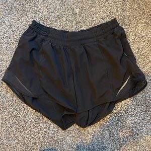 Lululemon Hotty Hot Low Rise 4”